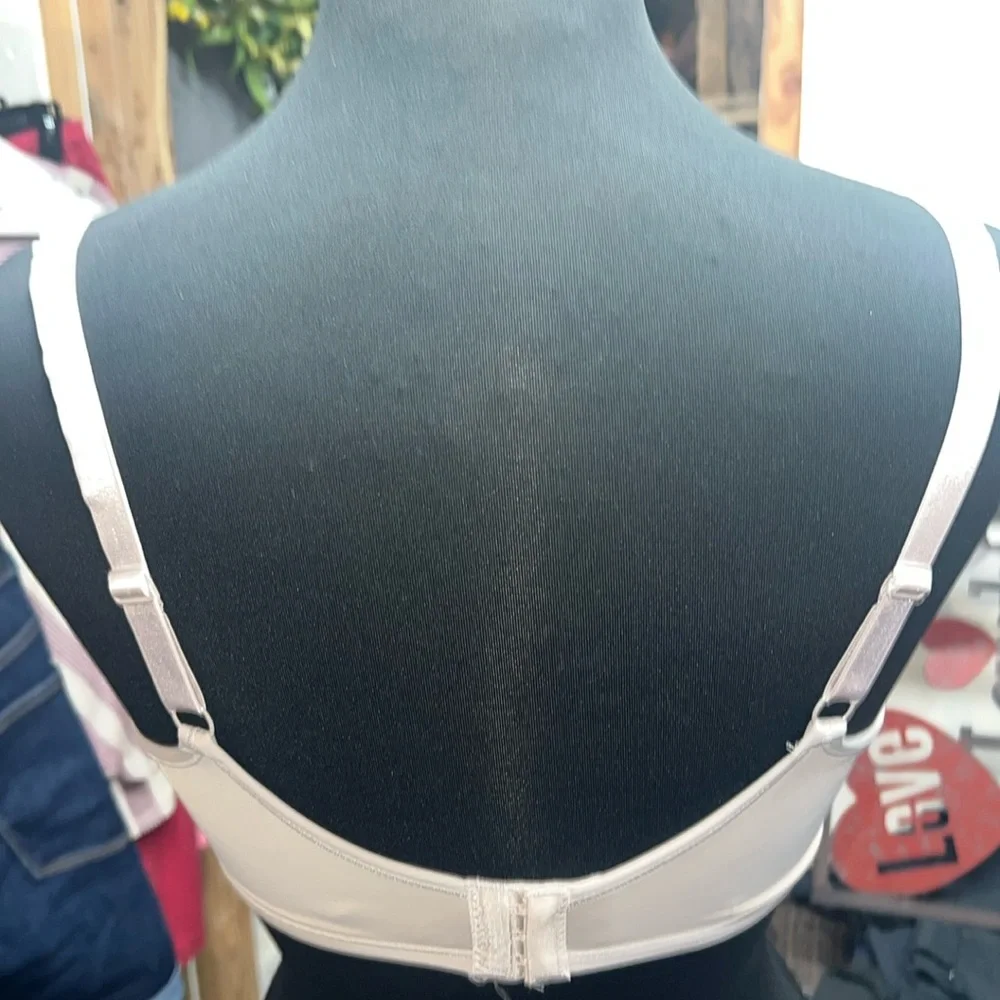 RENE’ ROFE’ soft comfort wire free bra Nude color. Adjustable straps 10% spandex - Picture 3 of 7
